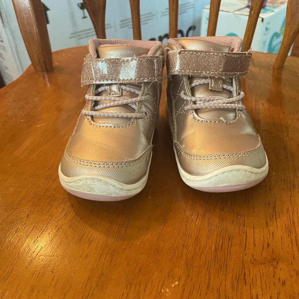 Stride rite size 6 sneaker boots